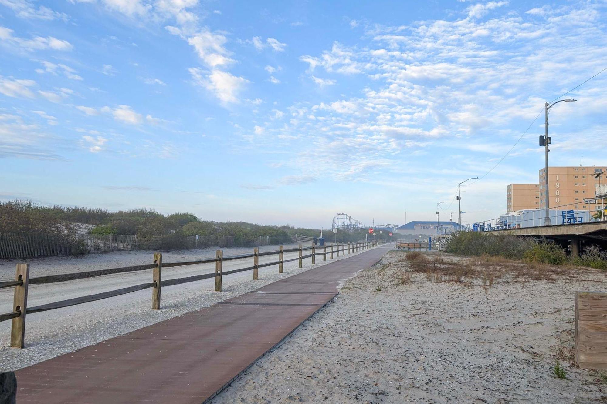 Coastal Condo With Pool, 1 Block To Wildwood Beach! Exterior photo